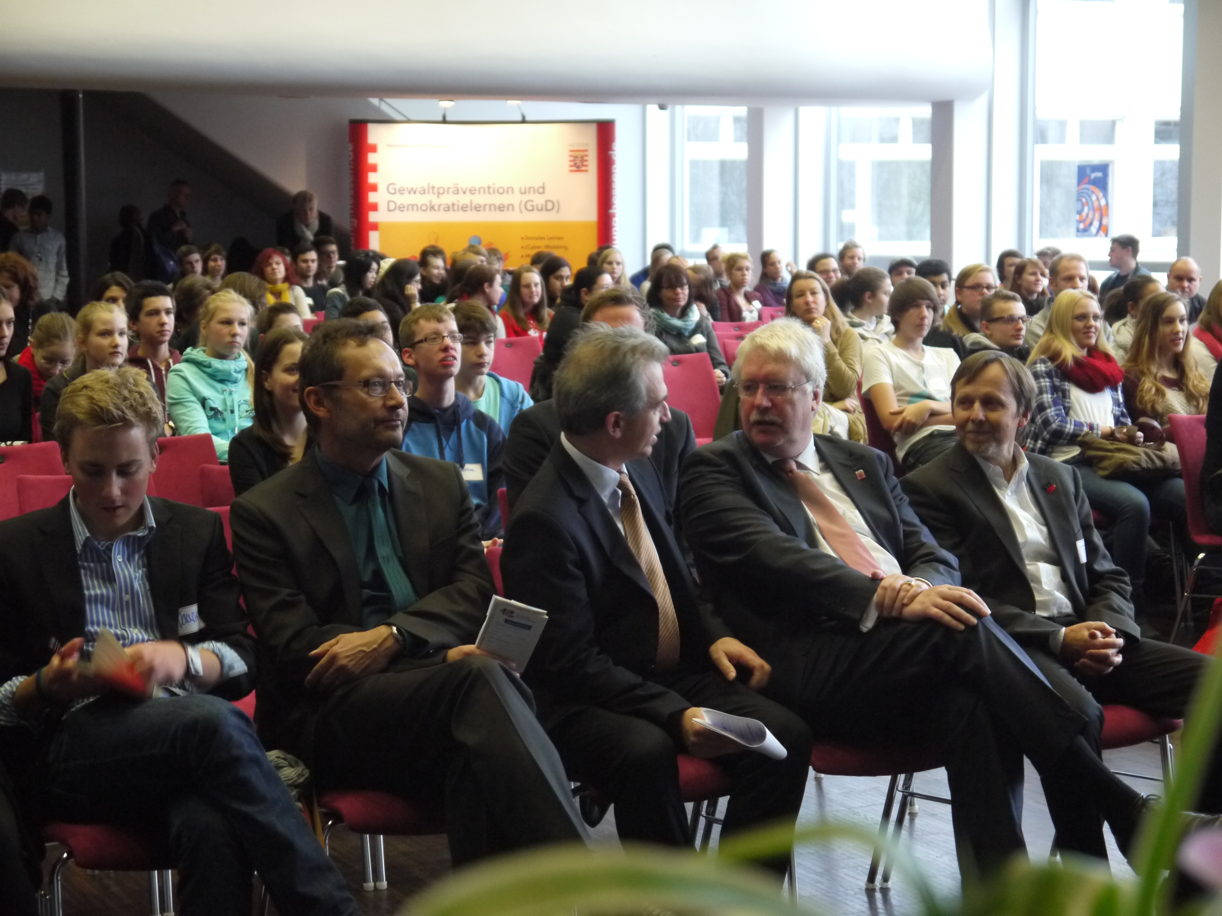 Bericht vom 5. Hessischen Demokratietag "Kinder- und Jugendrechte mitWirkung" am 30.11.2012 in Frankfurt