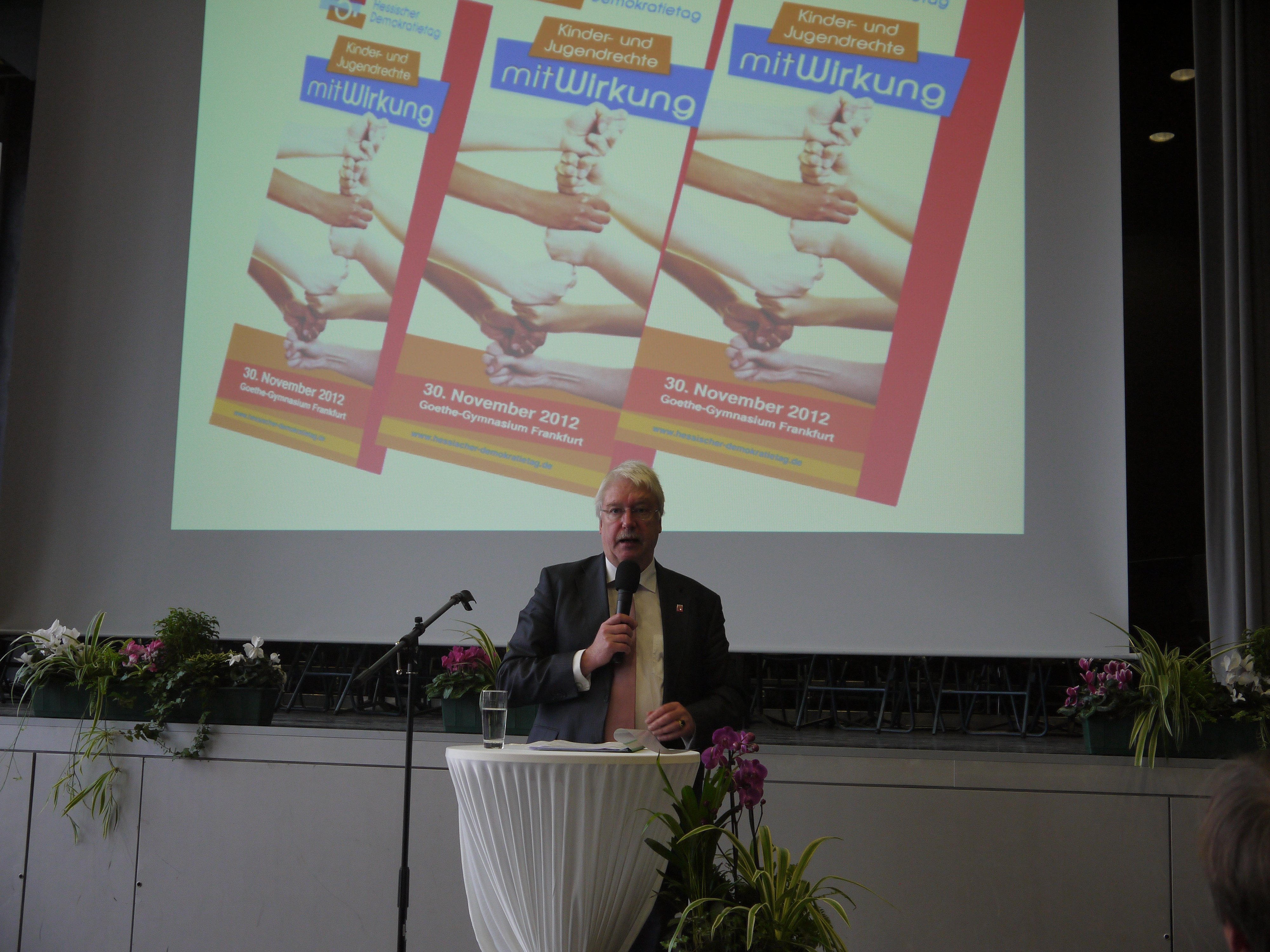 Bericht vom 5. Hessischen Demokratietag "Kinder- und Jugendrechte mitWirkung" am 30.11.2012 in Frankfurt